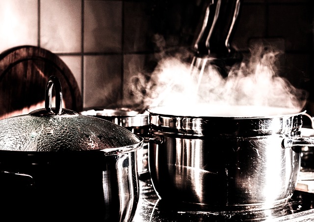garnki ze stali nierdzewnej mogą być ozdobą kuchni